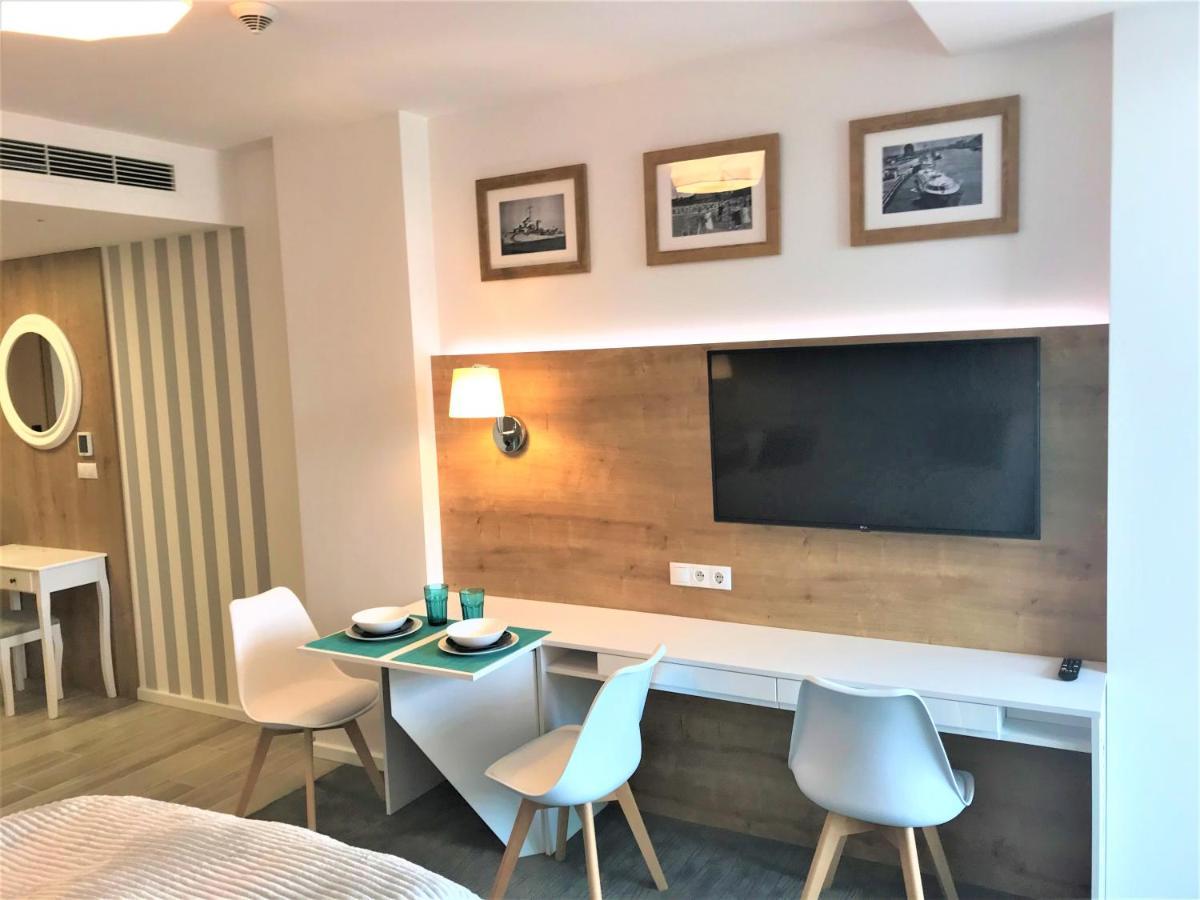 6 Pietro Seaside Apartment Kolobrzeg Bagian luar foto