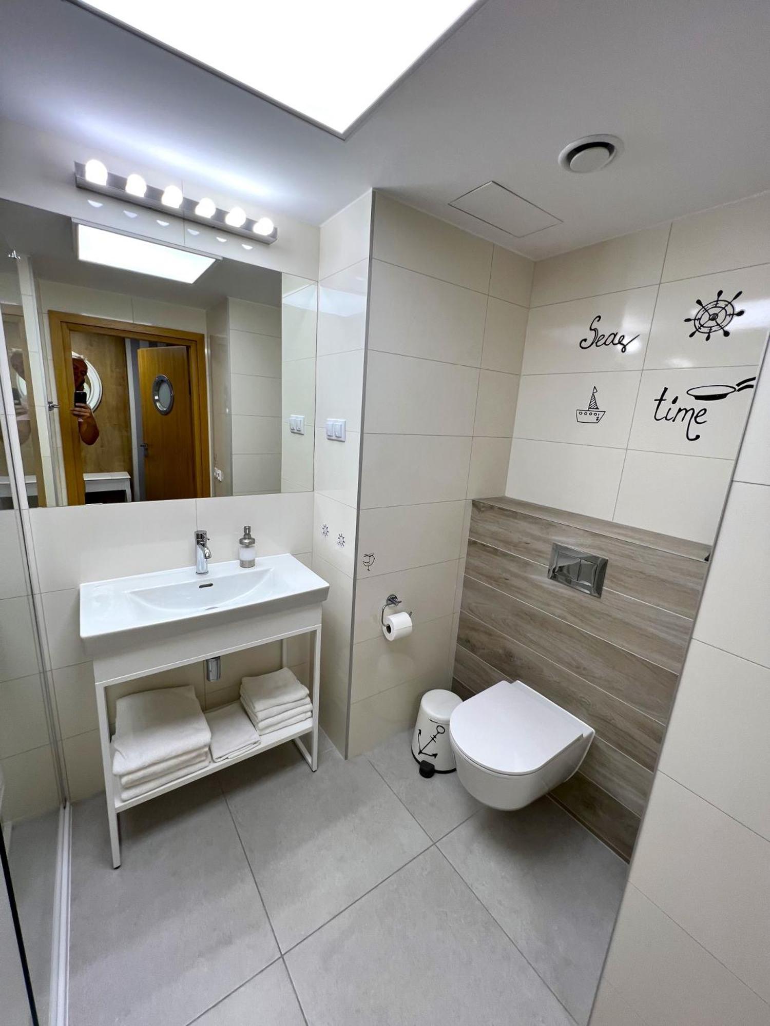6 Pietro Seaside Apartment Kolobrzeg Bagian luar foto